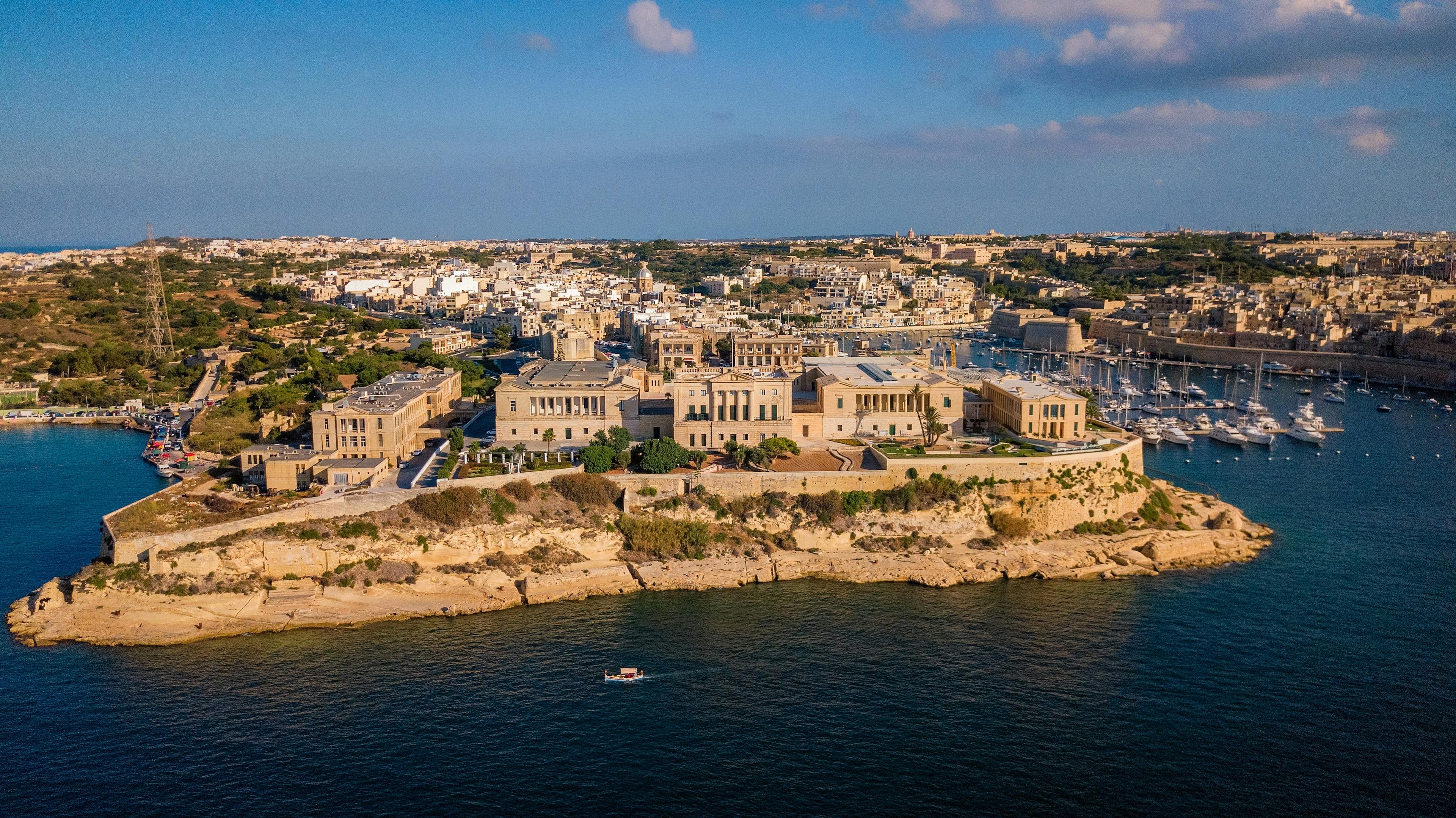Living and Working in Malta: Exploring Job Opportunities for Expats 🇲🇹